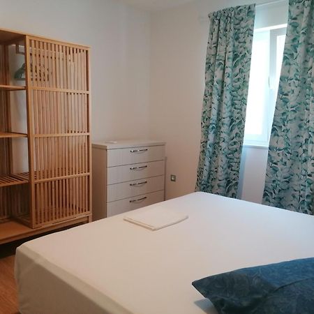 Apartmani Mares - 20 M From The Beach เบรลา ภายนอก รูปภาพ