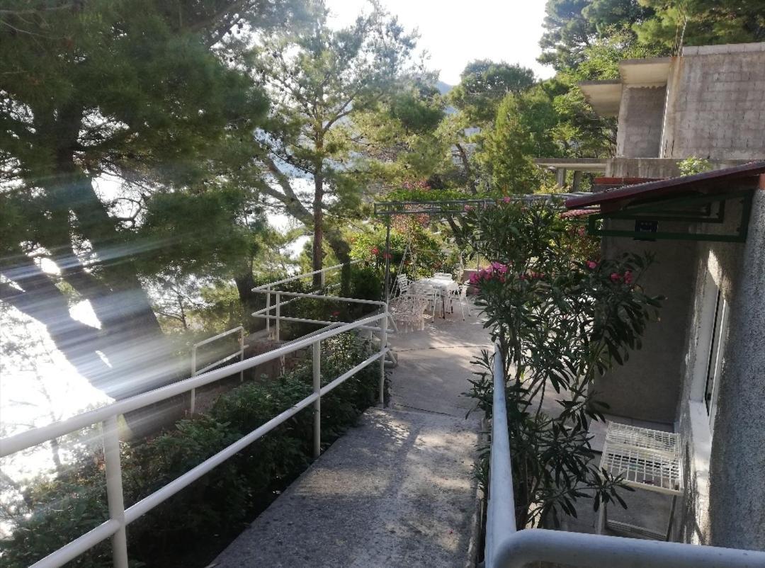 Apartmani Mares - 20 M From The Beach เบรลา ภายนอก รูปภาพ