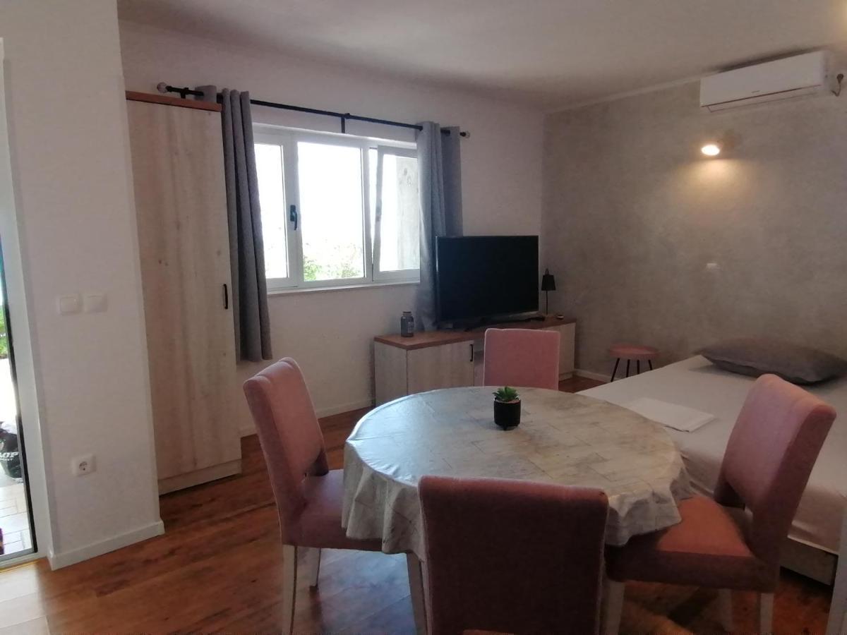 Apartmani Mares - 20 M From The Beach เบรลา ห้อง รูปภาพ