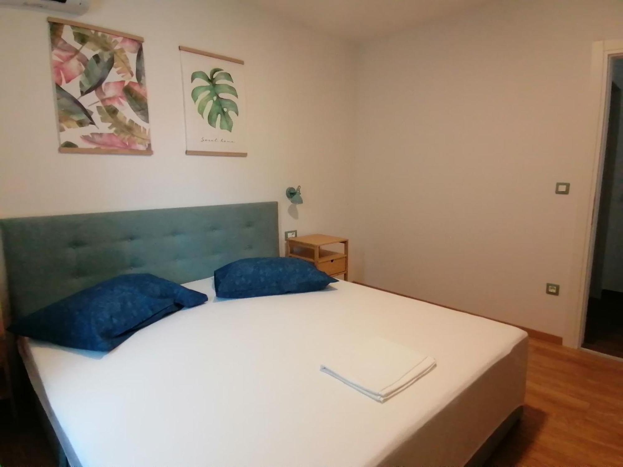 Apartmani Mares - 20 M From The Beach เบรลา ภายนอก รูปภาพ
