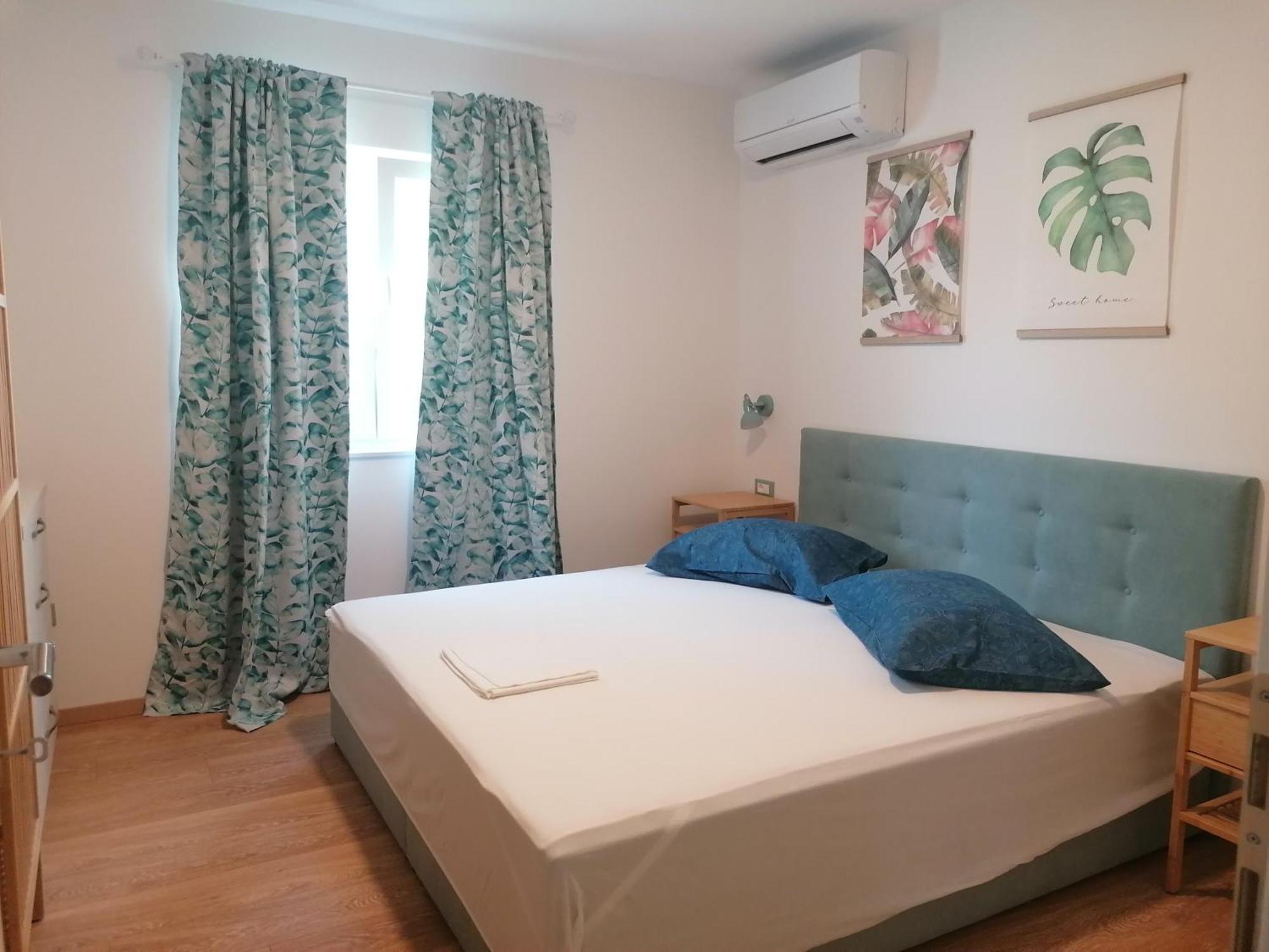 Apartmani Mares - 20 M From The Beach เบรลา ภายนอก รูปภาพ
