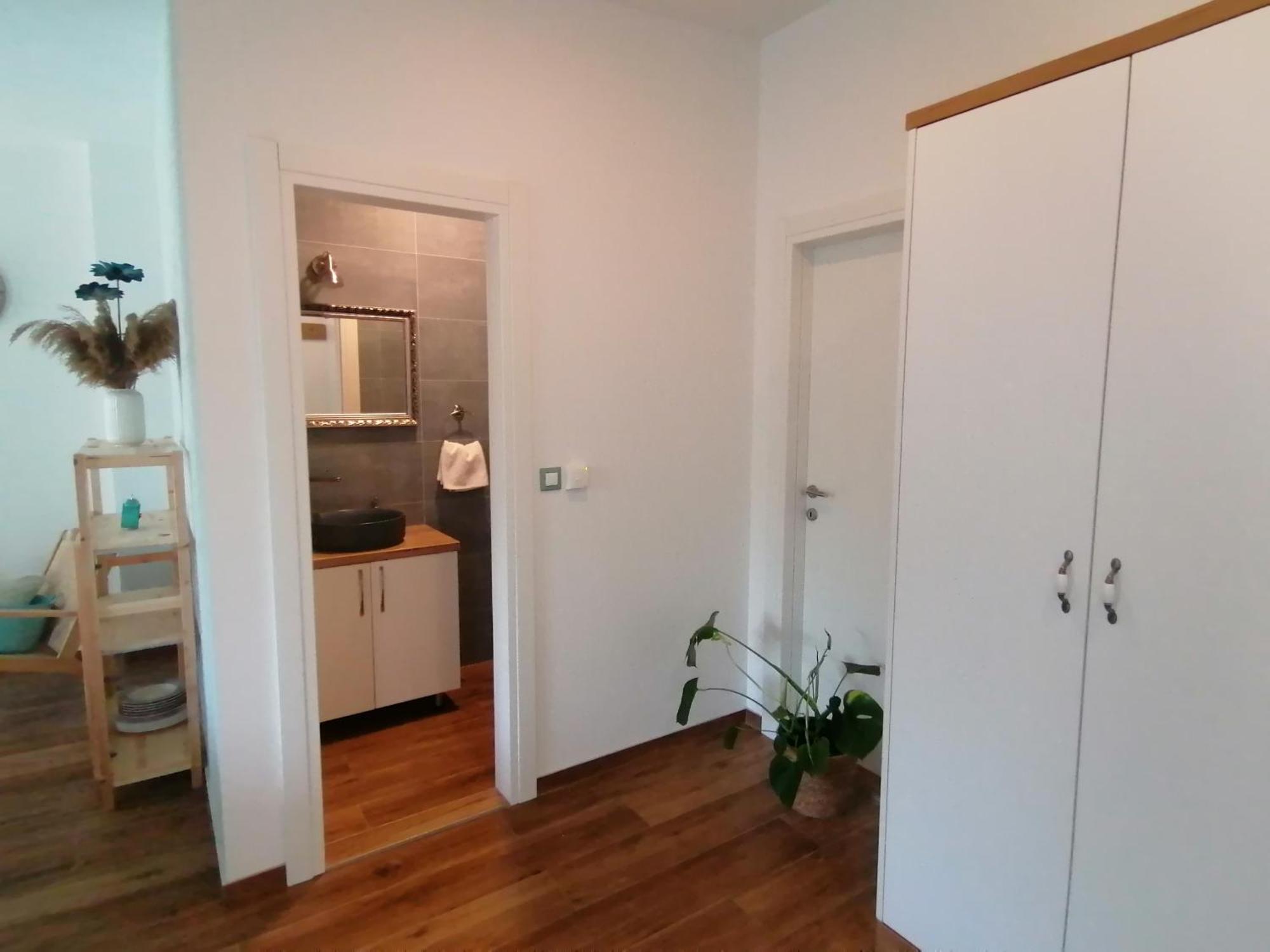 Apartmani Mares - 20 M From The Beach เบรลา ภายนอก รูปภาพ